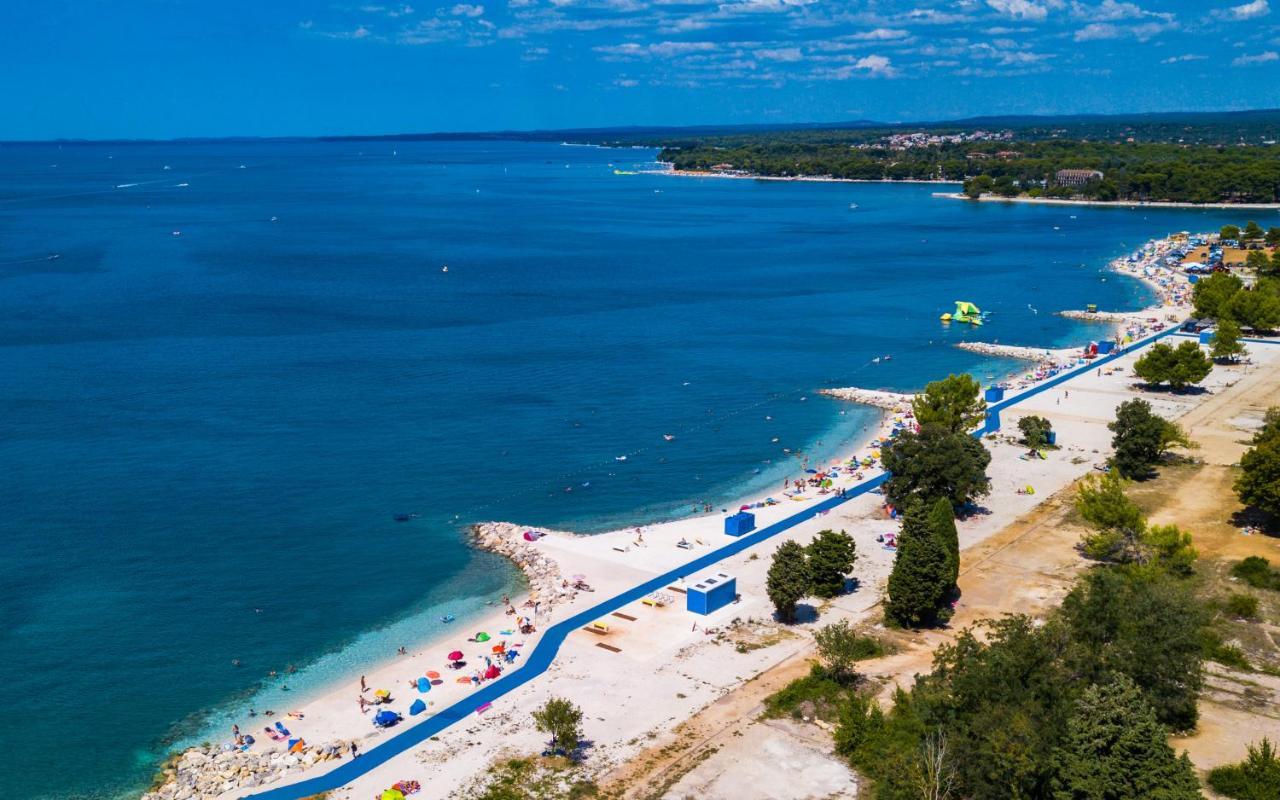 Villa Elena Deluxe Mit Whirlpool Und Beheiztem Pool Am Meer Und Wunderschonen Blick Auf Die Brijuni Inseln Fazana Exterior photo